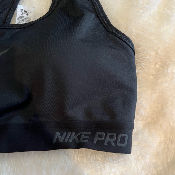 Nike pro Dri-Fit sports bra - Picture 2 of 6